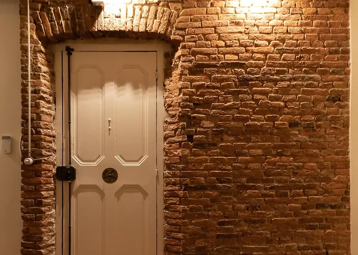 Encantador En El Casco Antiguo De * בילבאו